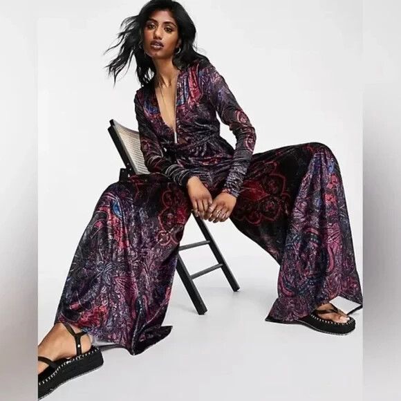 Free People Giselle Velvet Billowy Leg Jumpsuit Long Sleeve Deep V Neck Womens M - Picture 5 of 16